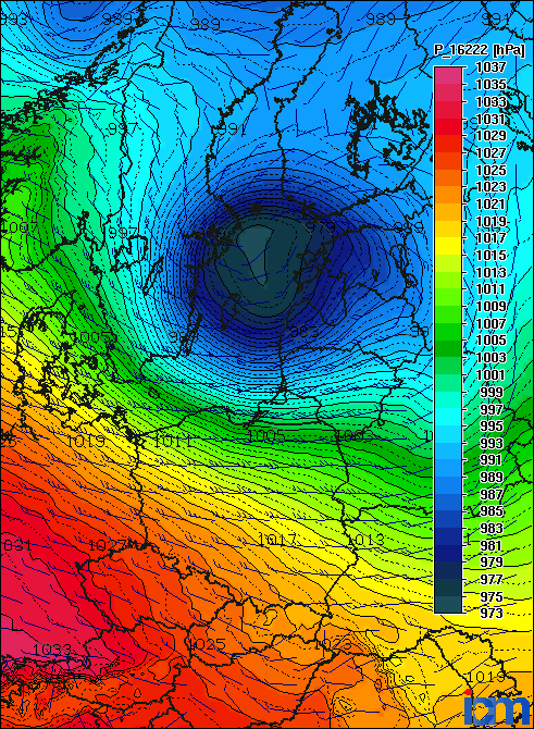 Sytuacja baryczna w naszej części Europy - różnica ciśnień ponad 60hPa