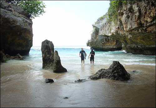 Wejście na spot w Uluwatu