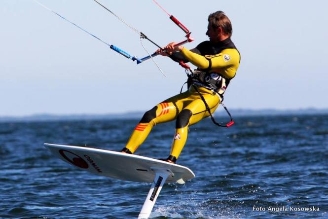 Kitefoilboarding to według Tomka przyszłość kiteracingu