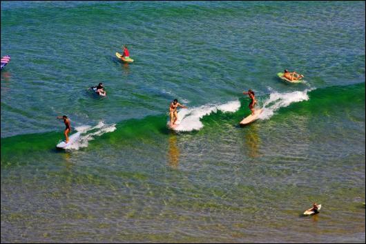 Wyspa Hainan ma dobre fale na longboard