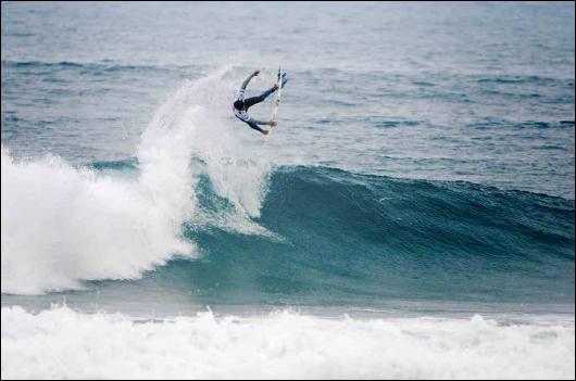 Gabriel Medina wygrał pierwszą imprezę World Tour. Ma 17 lat.