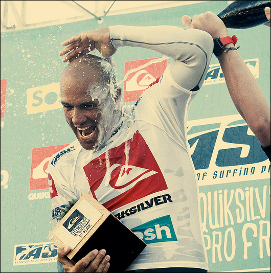 11to krotny mistrz świata Kelly Slater po raz pierwszy wygrywa Quiksilver Pro France.