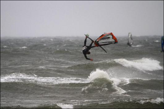 4. w MŚ, 5. w ME, 14 w PWA Costa Brava, 17 w PWA wave Sylt, Puchar Świata U22 - bilans Rutkowskiego na Lofcie. A teraz odchodzi